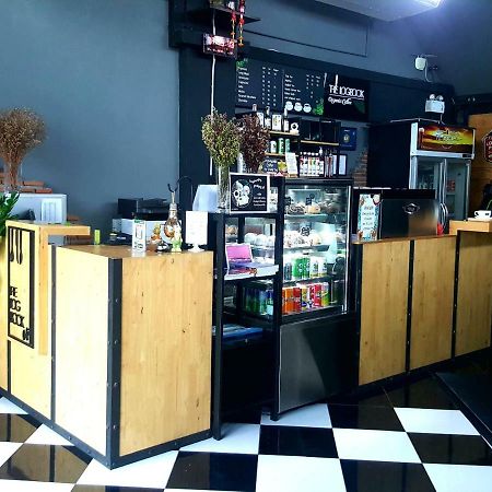 The Logbook Room And Cafe' Chonburi Bagian luar foto