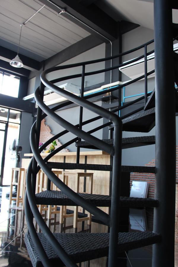 The Logbook Room And Cafe' Chonburi Bagian luar foto