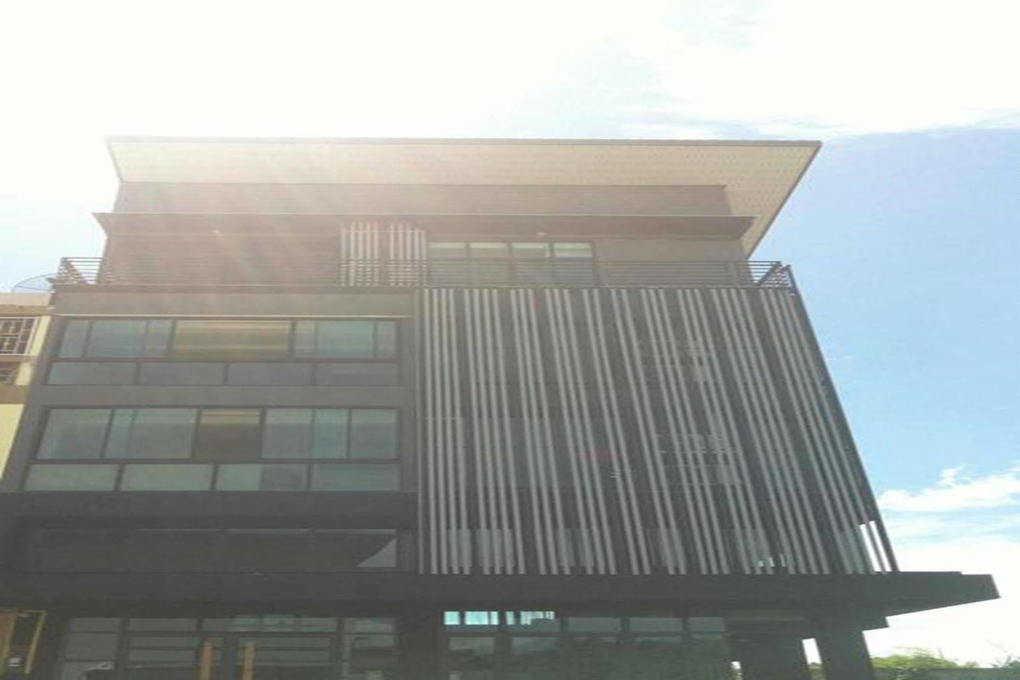 The Logbook Room And Cafe' Chonburi Bagian luar foto