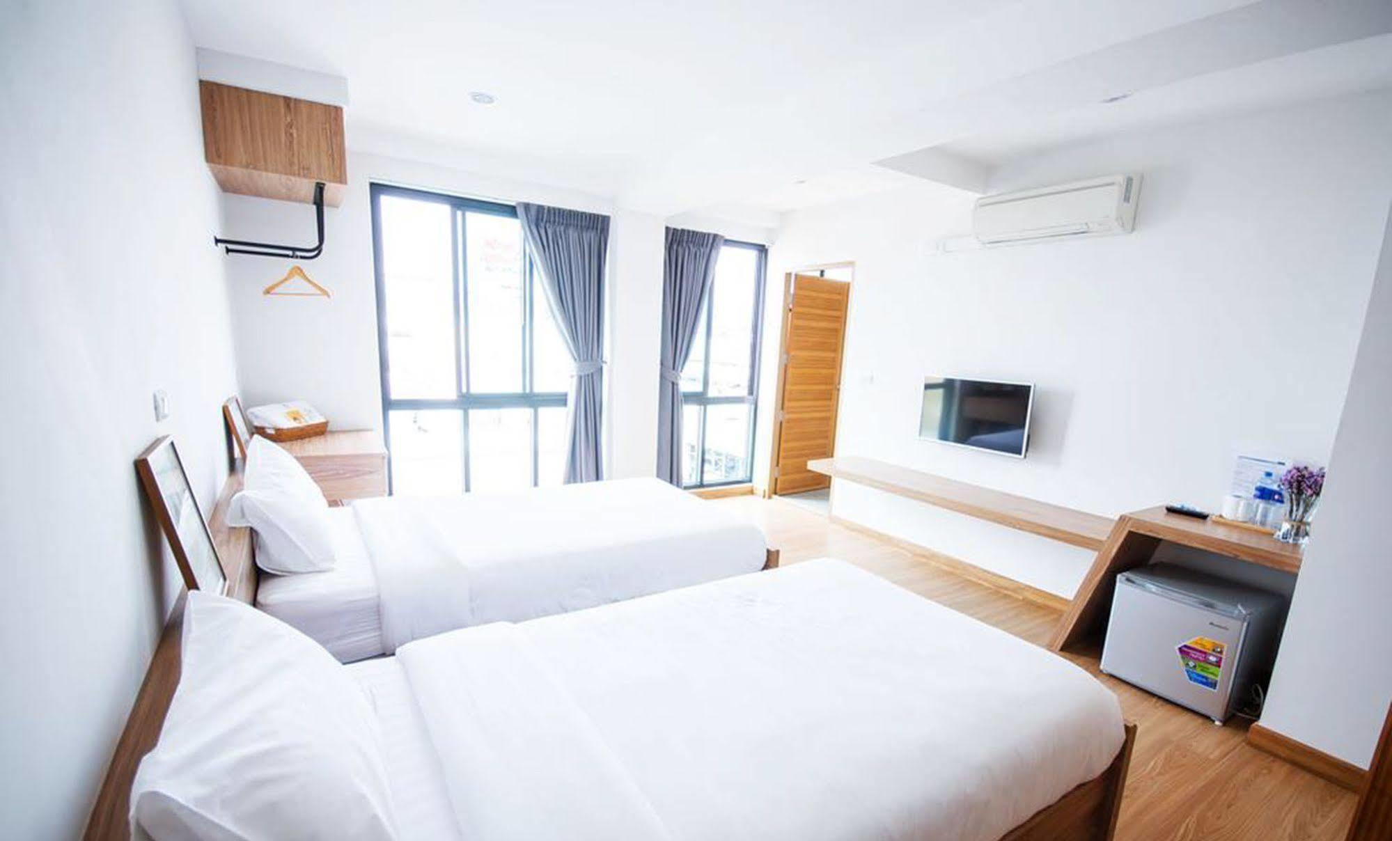 The Logbook Room And Cafe' Chonburi Bagian luar foto