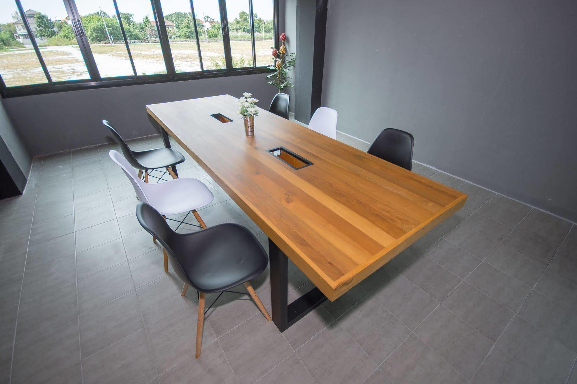 The Logbook Room And Cafe' Chonburi Bagian luar foto