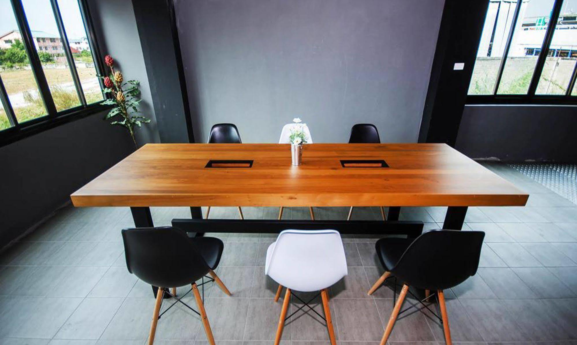 The Logbook Room And Cafe' Chonburi Bagian luar foto